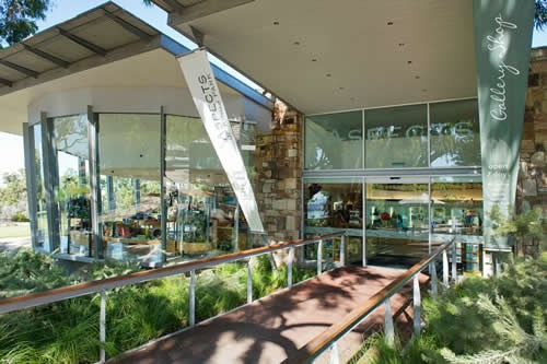 珀斯(Perth)有哪些大型购物商场和特色商店?