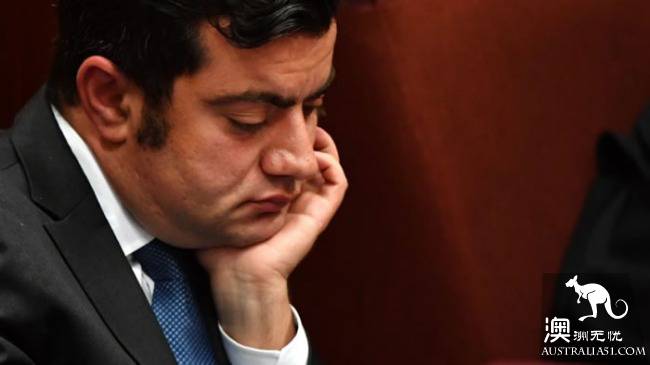 前工党议员邓森拒返政坛,因献金风波辞职