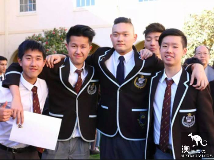 年轻移民上大学的比例更高！就连备受争议的非裔孩子表现也更好