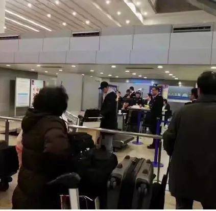 刷爆了!海外代购在机场跳楼自杀 只因被税¥16800?真相是这样的!珍惜身边的代购朋友吧...