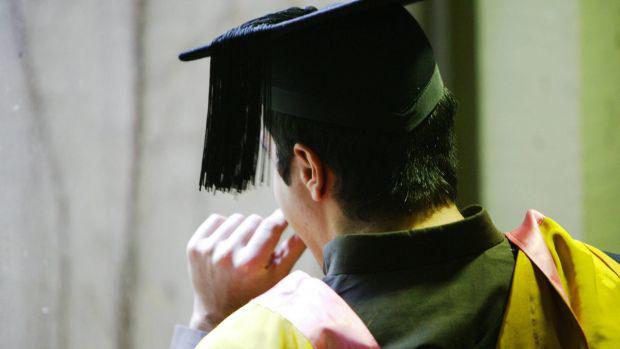 中国女生质疑澳洲留学不值钱?!卖房200万赴澳留学,回国底薪仅¥2000